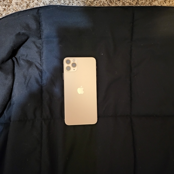 IPhone 11 Pro Max 256G - Picture 2 of 4